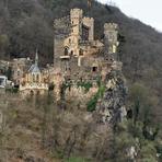 Rheinfahrt. Burg Rheinstein.